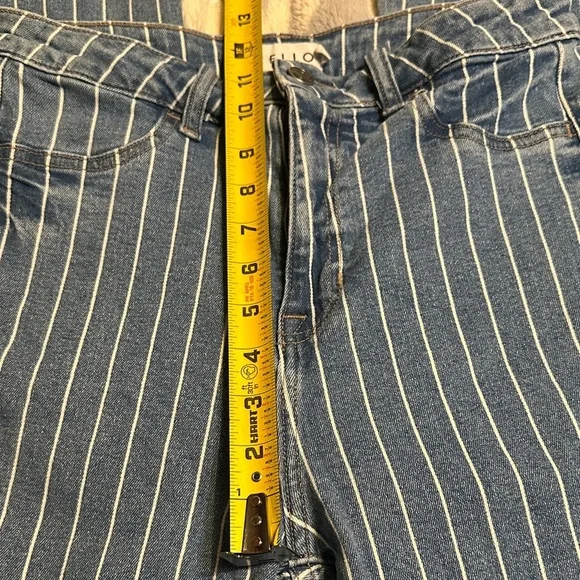 678. Cello juniors size 7 striped flare jeans with frayed hem - Picture 7 of 10